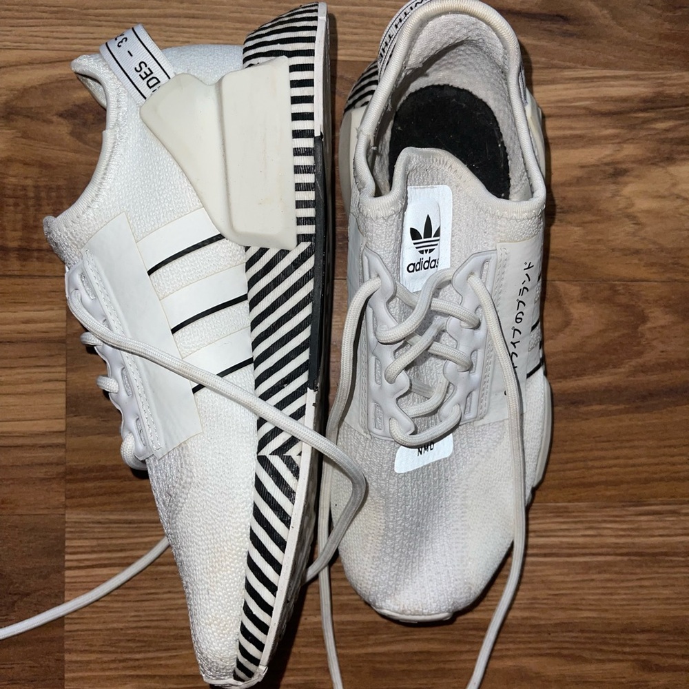 NMD Adidas White and Black Size 4 (in men’s)🤍